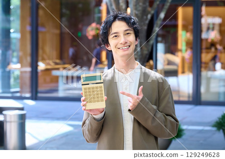 Man holding a shopping card Man holding a shopping card 129249628