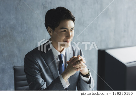 看顯示的商人 看顯示的商人 129250190