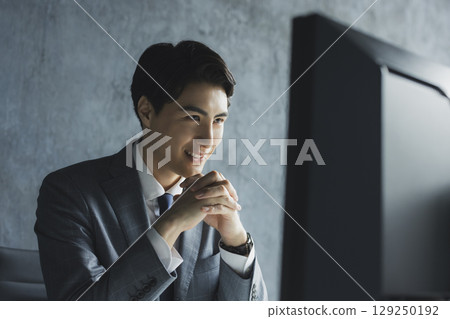 Businessman looking at display 129250192