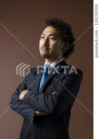 Bearded businessman in a suit 129250308