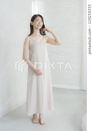 年輕的女士 129250355