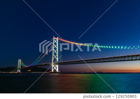 明石海峽大橋，照亮了 129250903