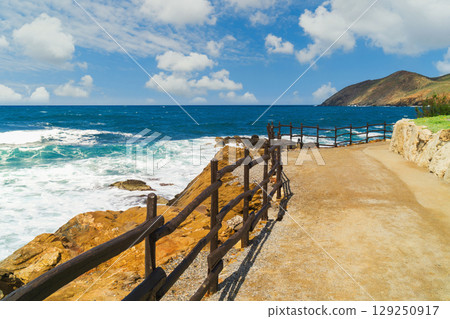 Coastal pathway reveals impact of climate change on sea weather and local ecology 129250917