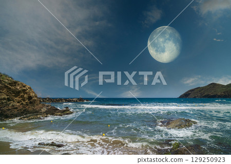 Impact of sea weather and climate changes on coastal landscapes during moonlit nights Impact of sea weather and climate changes on coastal landscapes during moonlit nights 129250923