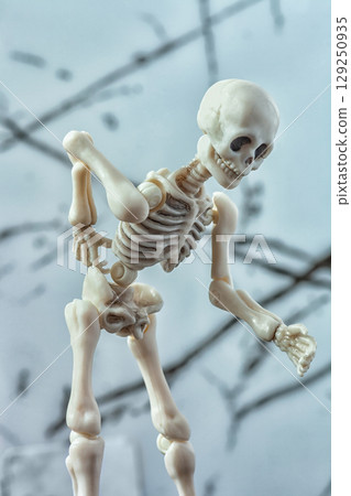 Skeleton figure suffer backache. Rheumatism concept, chronic low backpain, osteoarthritis, osteoporosis, vertebra illness, spinal health problem 129250935