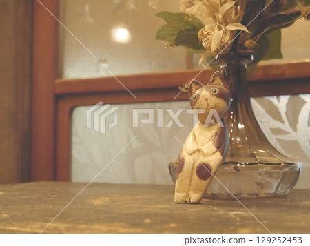Sitting cat doll 129252453