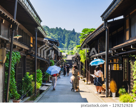 Summer in Hida Takayama, Kamisannomachi, old townscape 129252928