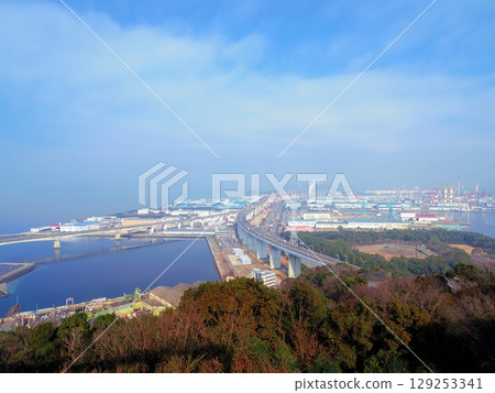 從聖童寺山(香川縣宇多津町)眺望瀨戶大橋 從聖童寺山(香川縣宇多津町)眺望瀨戶大橋 129253341