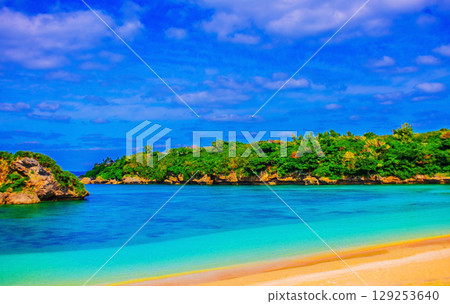 Beautiful tropical beach and azure sky 129253640