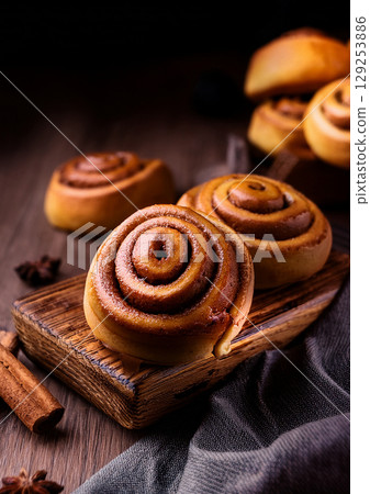 cinnamon roll  129253886