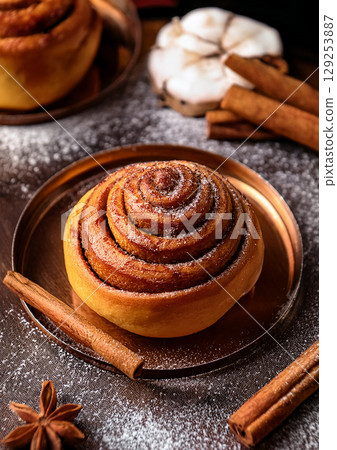 cinnamon roll  129253887