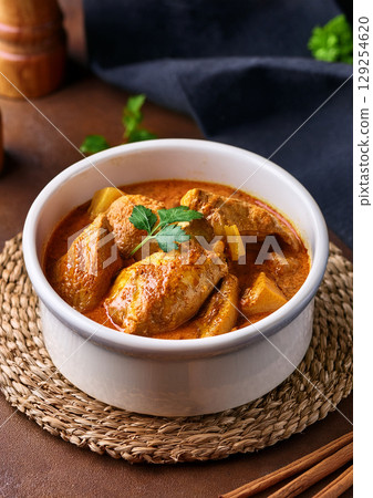 Delicious looking chicken curry 129254620