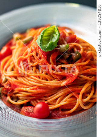 Delicious Neapolitan Spaghetti 129254816