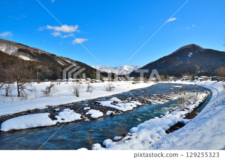 早出川的雪景（新潟縣） 129255323