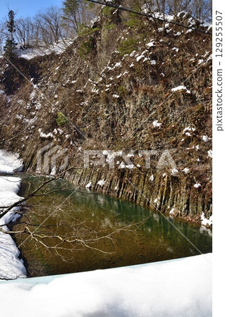 Koromoiwa in the Hayade River Valley (Niigata Prefecture) Koromoiwa in the Hayade River Valley (Niigata Prefecture) 129255507