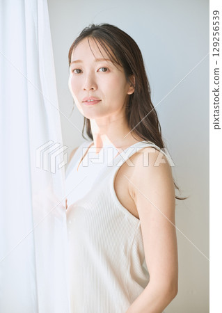 Natural portrait of a woman in natural light Natural portrait of a woman in natural light 129256539