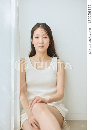 Natural portrait of a woman in natural light Natural portrait of a woman in natural light 129256551