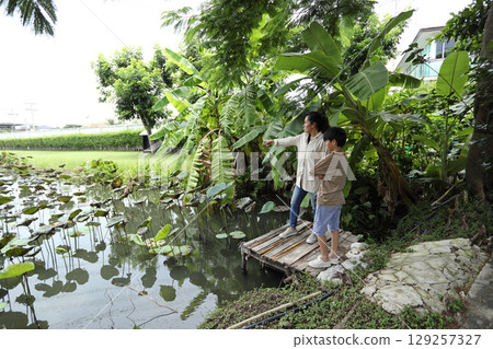 Outdoor Learning 129257327