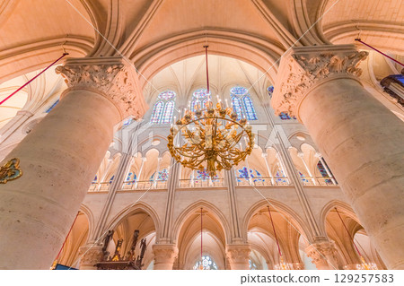 Notre-Dame cathedral, central nave, Paris, France 129257583