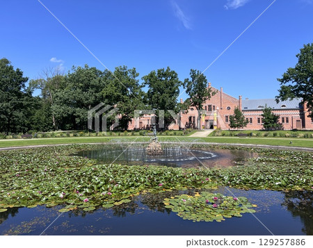 The Plunge manor has been mentioned since 1565. The main mansion was ordered to be built by the Oginskiai family in 1879, in a Neo-gothic style. This was their residential home. 129257886