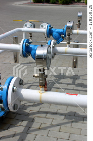 Pipes of the gas network with valves and control pressure sensors Pipes of the gas network with valves and control pressure sensors 129259329