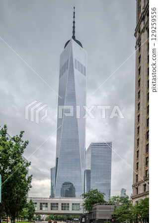 Lower Manhattan in New York City on cloudy morning 129259556