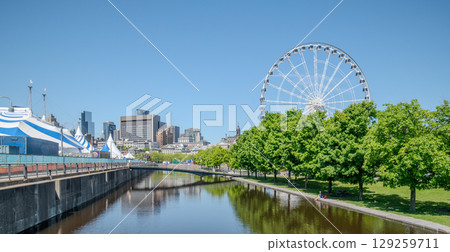 Great wheel of Montreal with his panoramic view 60 of meters high 129259711