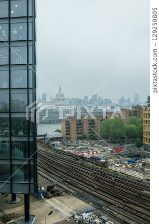 London United Kingdom street scenes 129259805