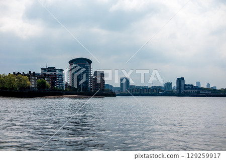 London united kingdom skyline views along thames river London united kingdom skyline views along thames river 129259917