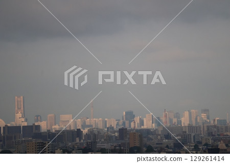 摩天大樓林立的城市景觀 129261414