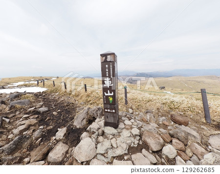 4月的車山/霧峰（長野縣詰訪市） 129262685