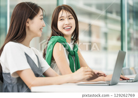 Young woman taking a class with friends 129262769