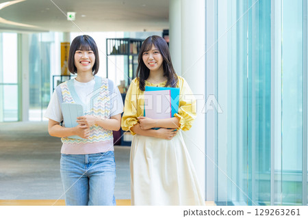 University students, laptops, vocational students 129263261