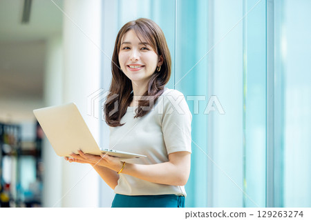 Young business woman 129263274