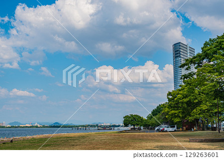 Summer scenery at Otsu Nagisa Park on Lake Biwa, Otsu City, Shiga Prefecture Summer scenery at Otsu Nagisa Park on Lake Biwa, Otsu City, Shiga Prefecture 129263601