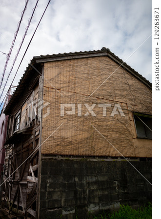 Retro house 129263671