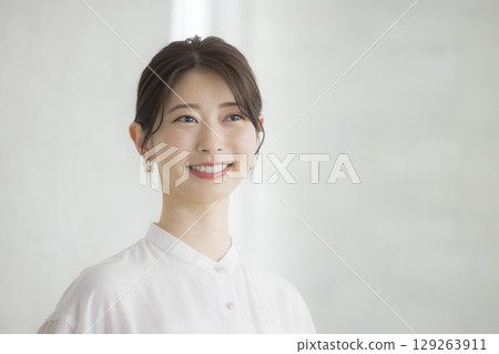 有筆記型電腦的女人 129263911