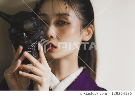 一個穿著和服的女人 一個穿著和服的女人 129264186