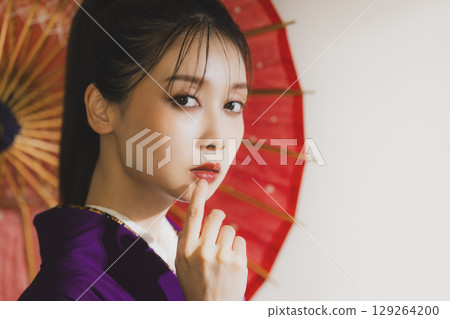 一個穿著和服的女人 一個穿著和服的女人 129264200