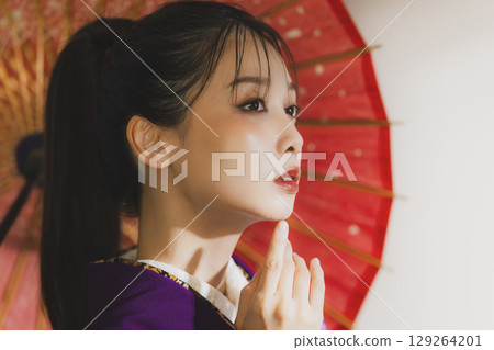 一個穿著和服的女人 一個穿著和服的女人 129264201