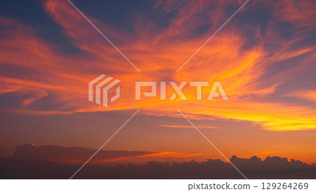 傍晚的天空 129264269
