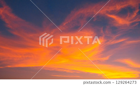 傍晚的天空 129264273