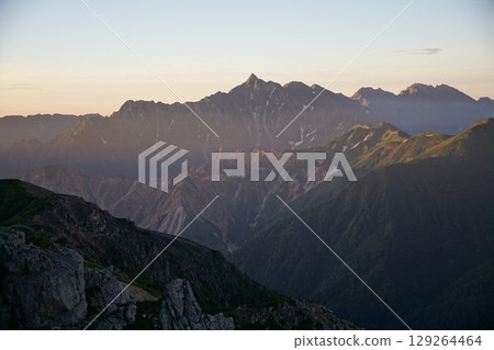 從三摩連華山眺望矢里山 從三摩連華山眺望矢里山 129264464