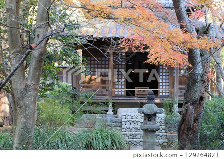 Kamakura Meigetsuin Temple Tokiyori Mausoleum 129264821