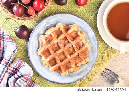Traditional belgian waffles 129264894