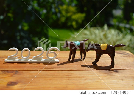 紙黏土馬新年材料 129264991