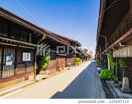 Summer in Hida Takayama, Kamisannomachi, old townscape 129265114