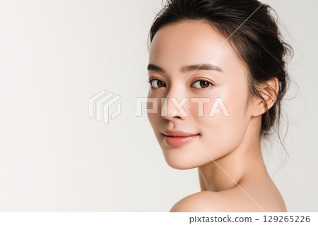 Beauty portrait of young woman 129265226