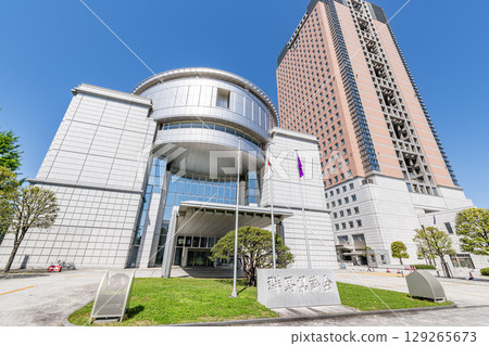 Gunma Prefectural Office and Gunma Prefectural Assembly Building on a clear day in Maebashi City, Gunma Prefecture 129265673