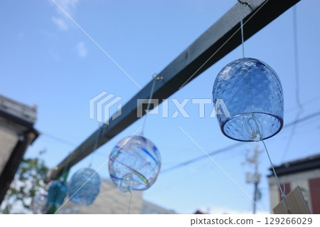 藍色風鈴在風中搖曳 129266029